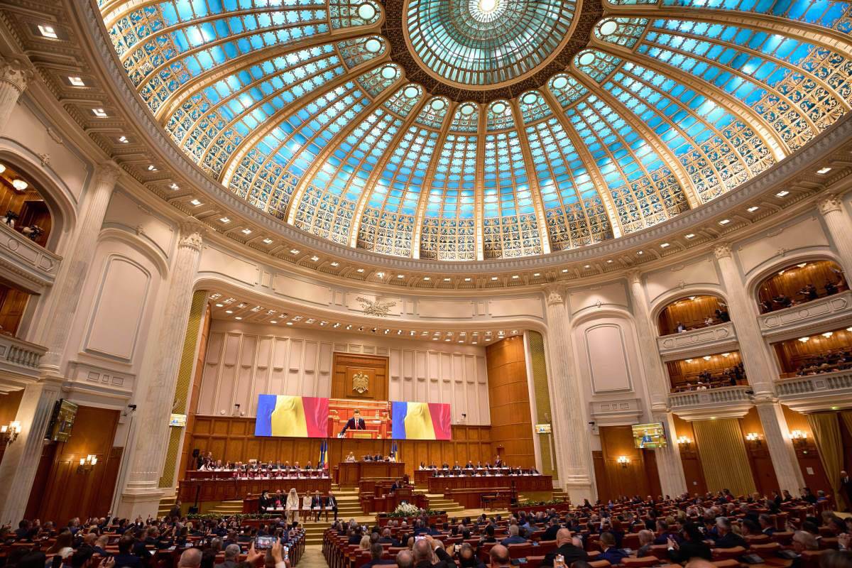 Novi rumunski predsednik Nikušor Dan položio zakletvu  (11).jpg