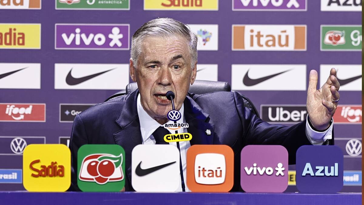 Karlo Anćeloti na konferenciji za novinare priča o Nejmaru