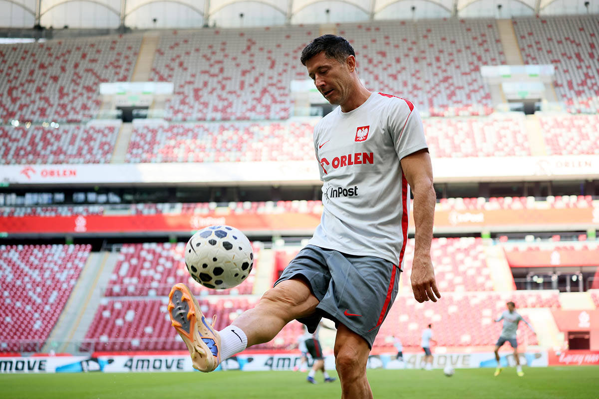 Robert Lewandowski Poland  (5).jpg