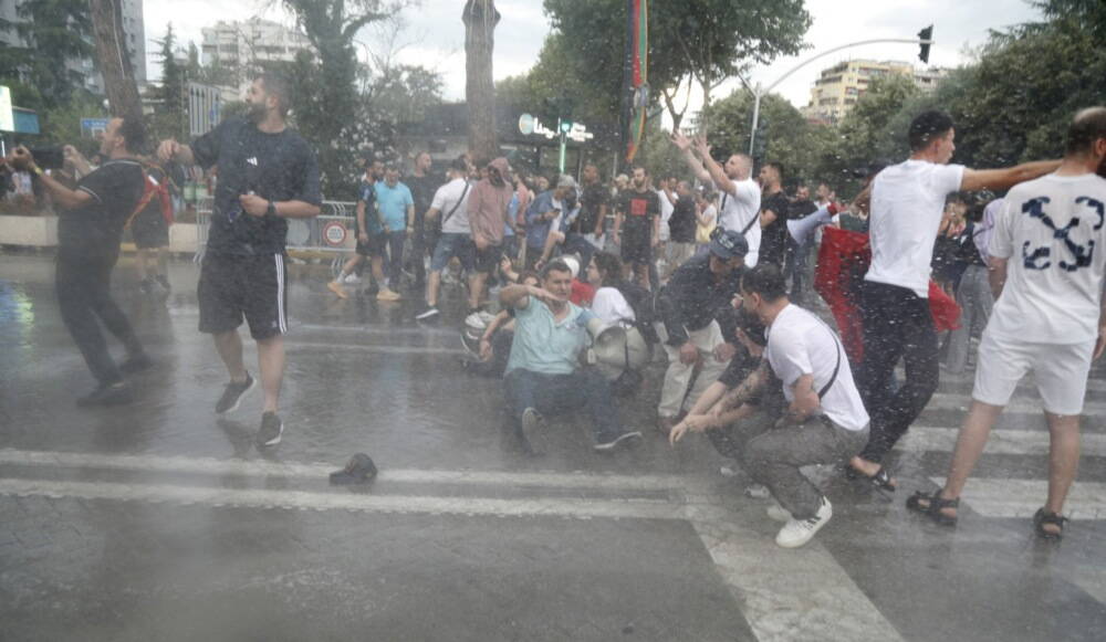 Protesti u Tirani, Protesti u Albaniji