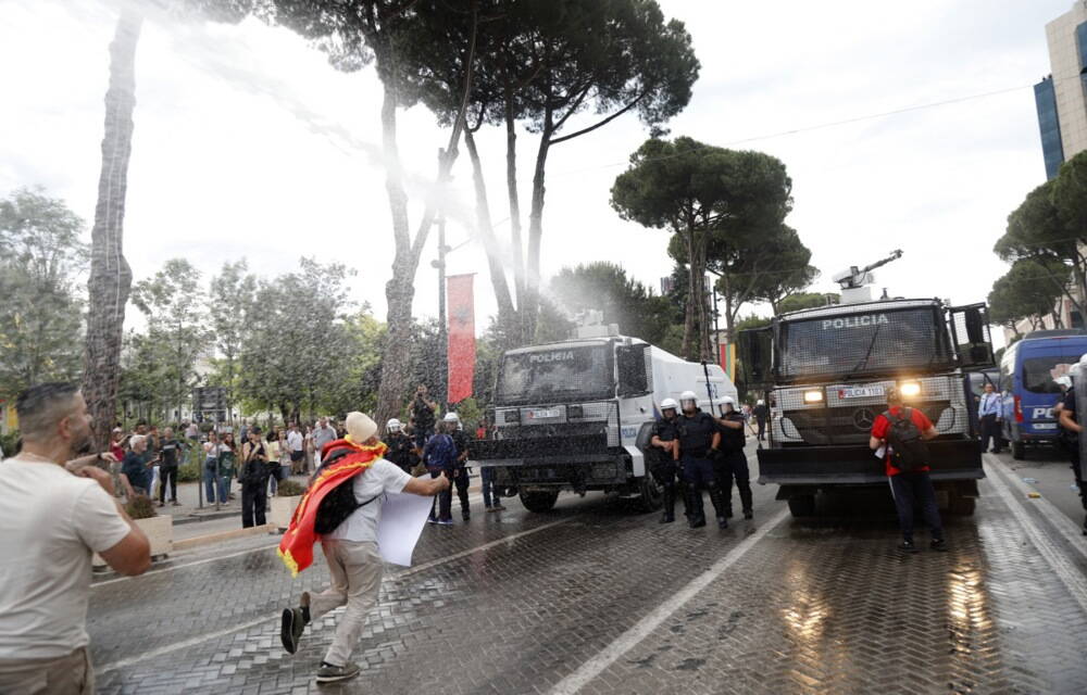 Protesti u Tirani, Protesti u Albaniji