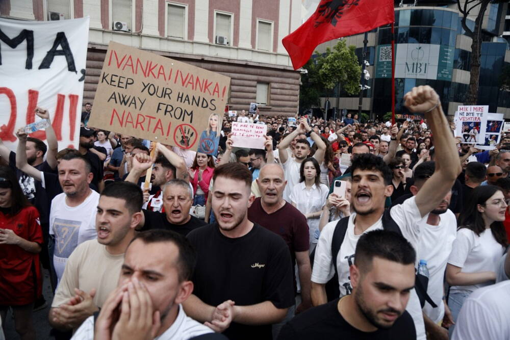 Protesti u Tirani, Protesti u Albaniji