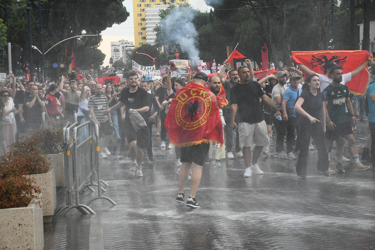 Protest u Albaniji (4).jpg