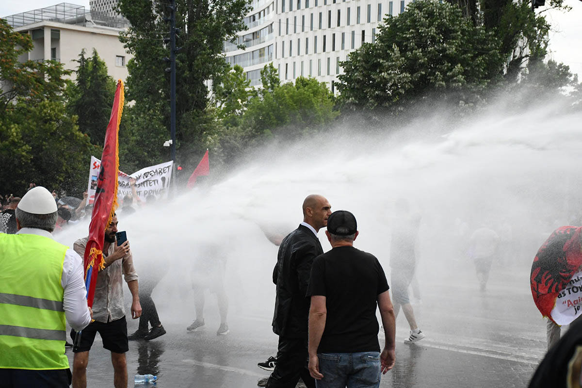 Protest u Albaniji (1).jpg