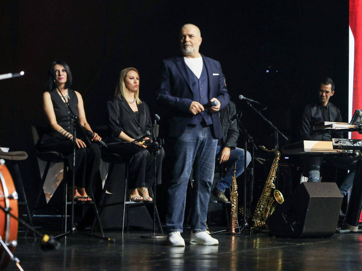 Nikola Kojo muzička predstava 'Kako sam prestao da pevam pod tušem' (2).jpg