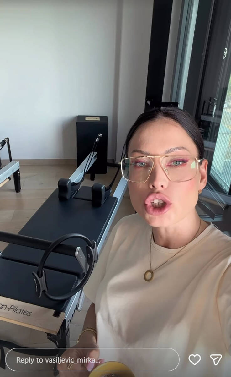 Mirka Vasiljević kuva kafu (2).jpg