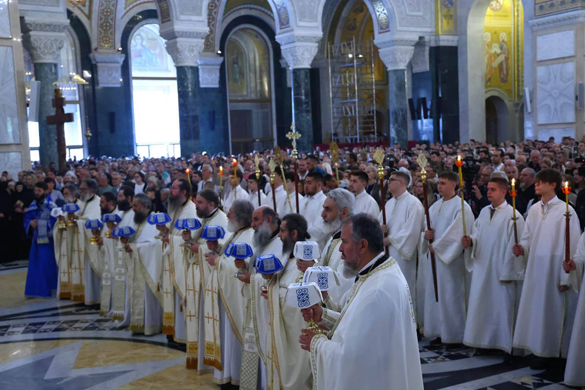 Ispraćaj pojasa Presvete Bogorodice (14).jpg