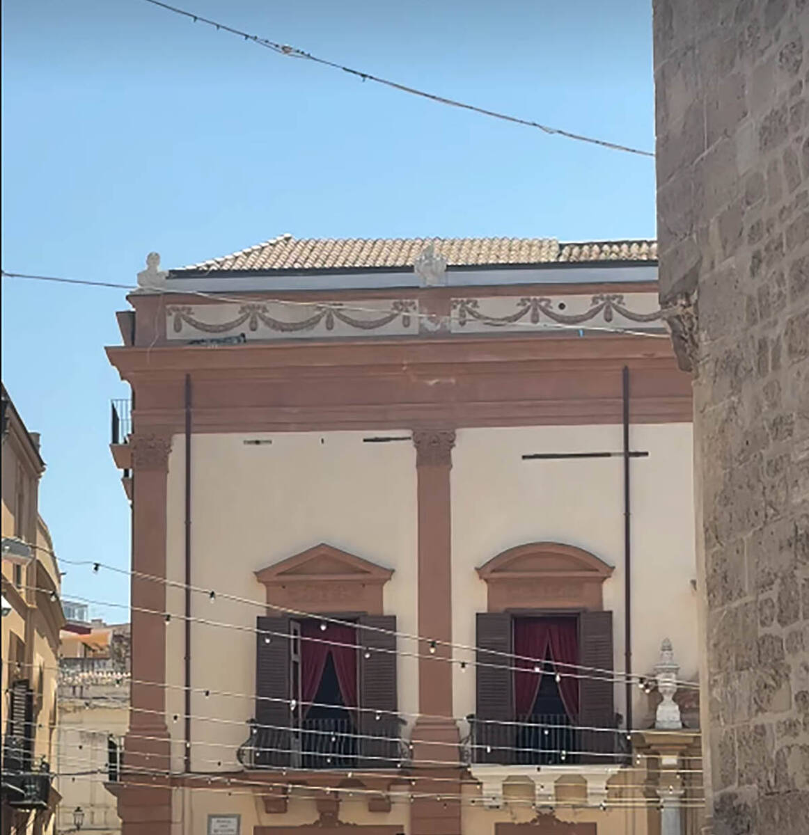 Dua Lipa venčanje Sicilija (2).jpg