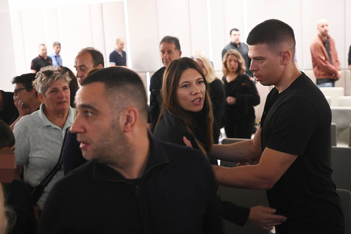Supruga Edina Avdića, Anja Avdić, prima saučešća na komemoraciji u Beogradu