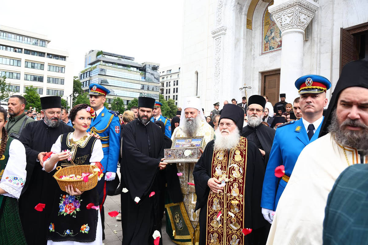 ispraćaj pojasa Presvete Bogorodice 2.jpg