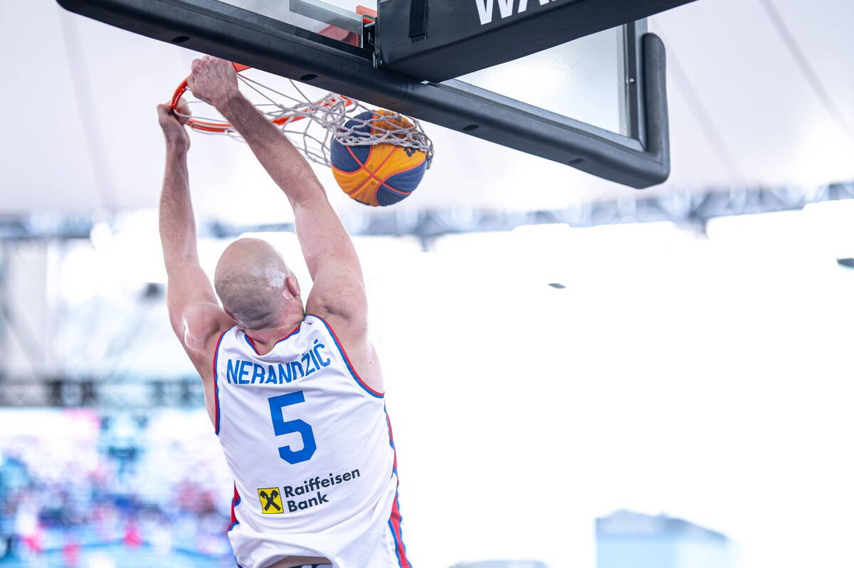 Nenad Nerandžić zakucava u četvrtfinalu Svetskog prvenstva protiv Holandije