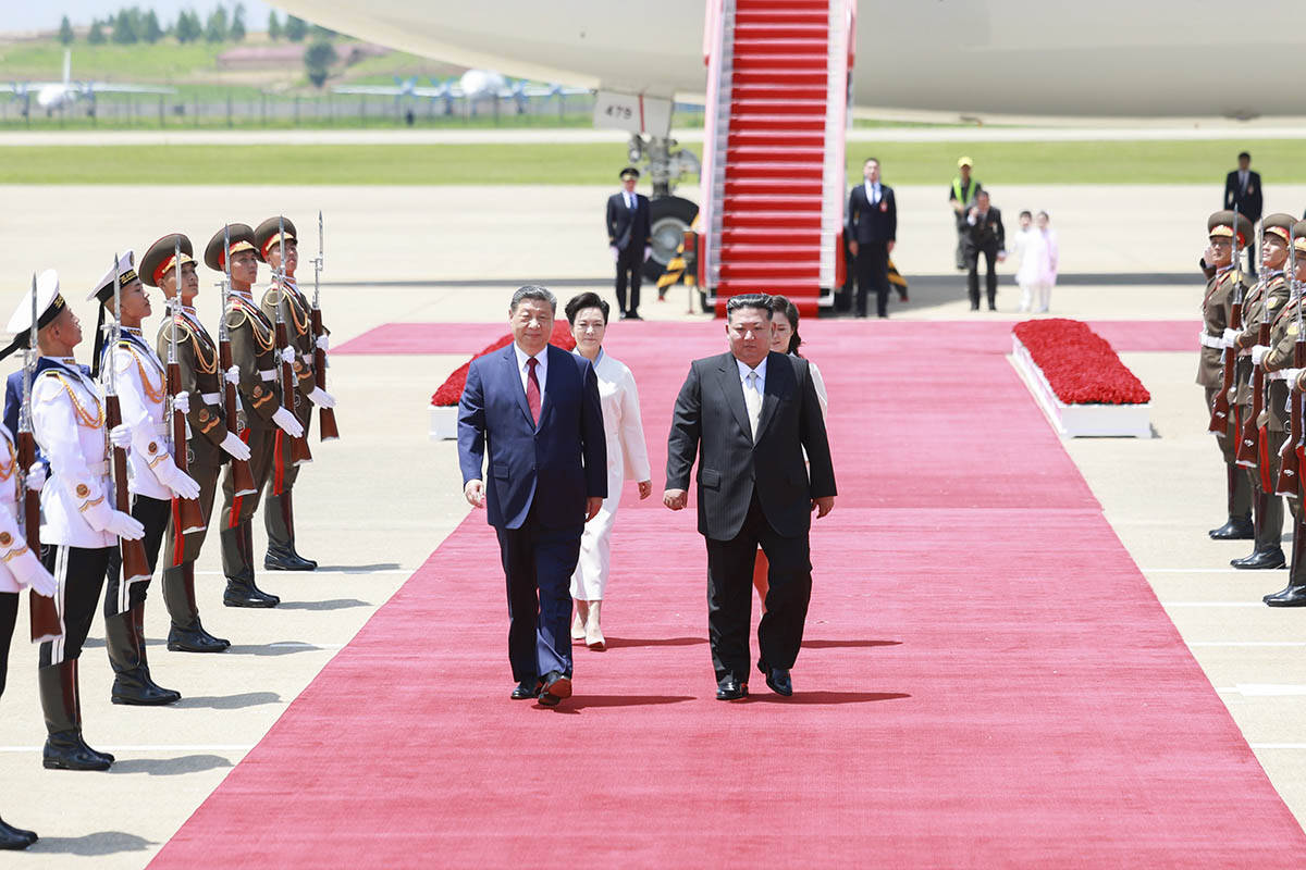 Poseta Si Đinpinga Severnoj Koreji (1).jpg