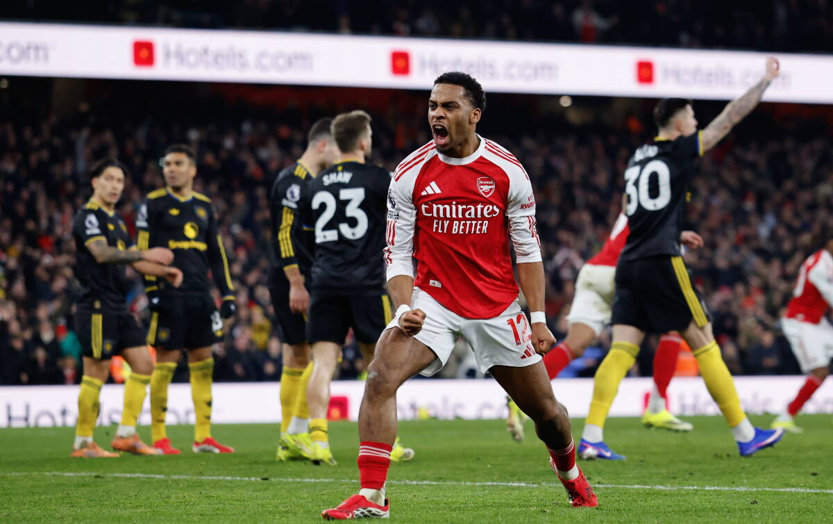 Jurijen Timber slavi gol u Arsenalu