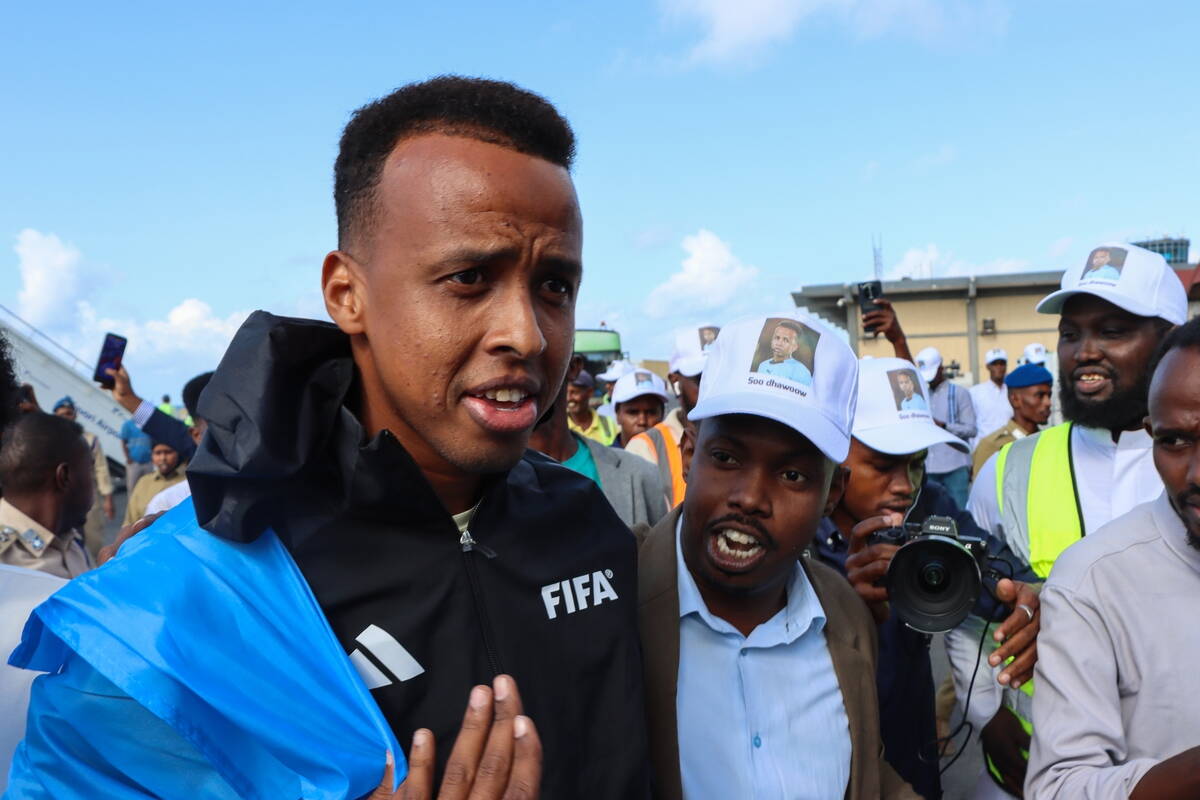 Proterani fudbalski sudija iz Somalije Omar Abdulkadir Artan dočekan na aerodromu