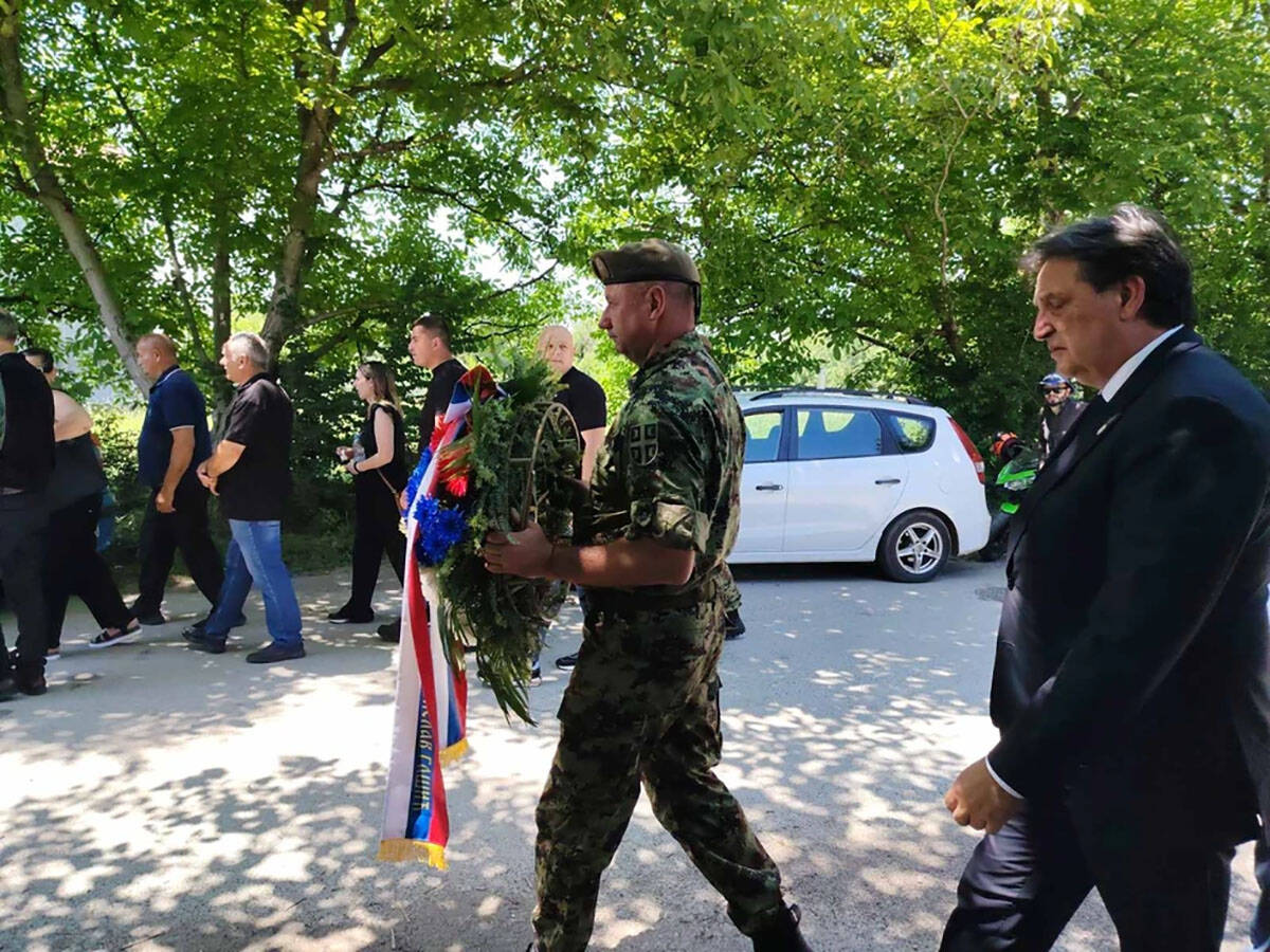 Sahranjen vojnik Milovan Jovanović (1).jpg
