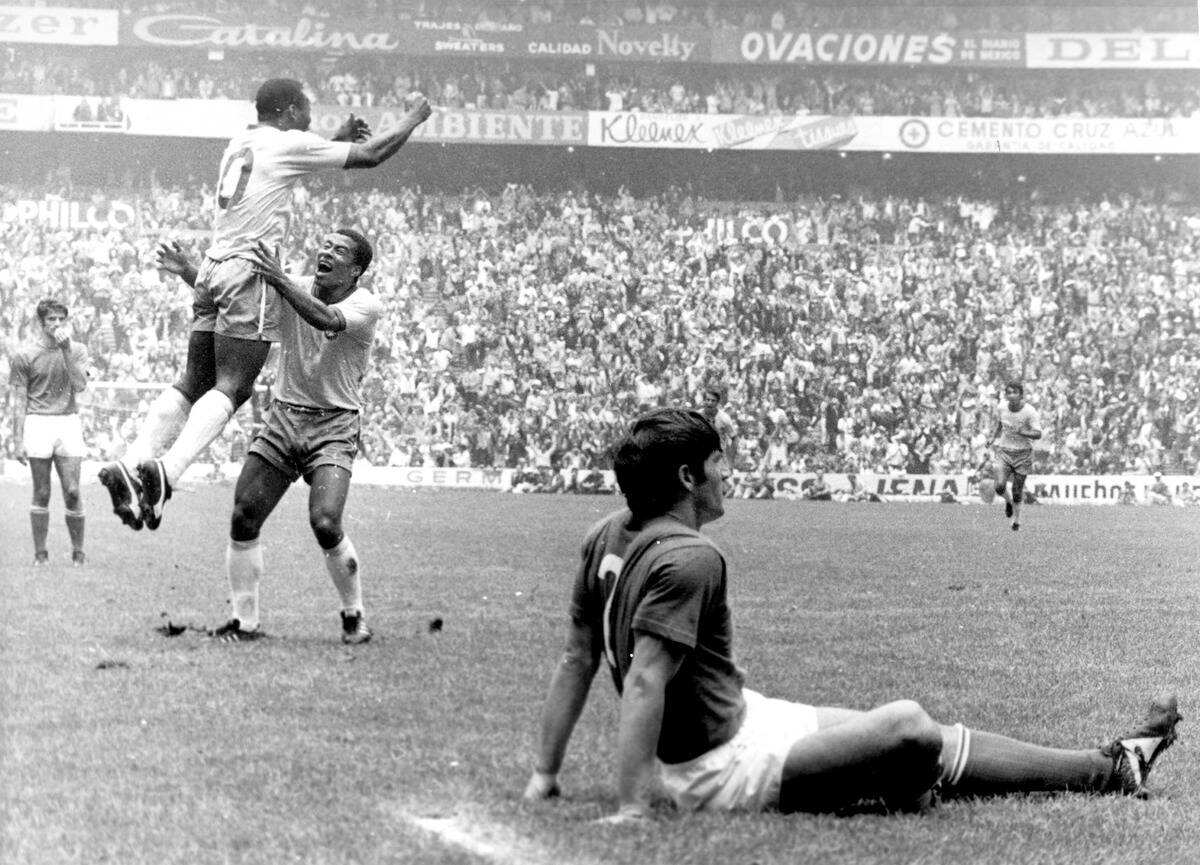Pele slavi gol za Brazil na Svetskom prvenstvu 1970 u Meksiku