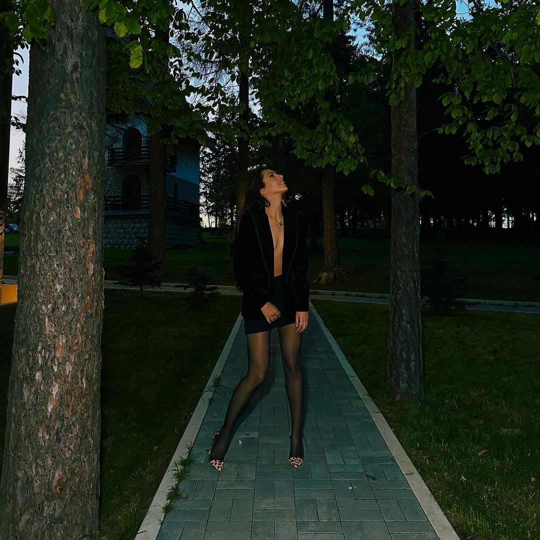 into the woods🫣📷 @sofia_batalovaa 📍 @titova_vila_zlatibor (1).jpg
