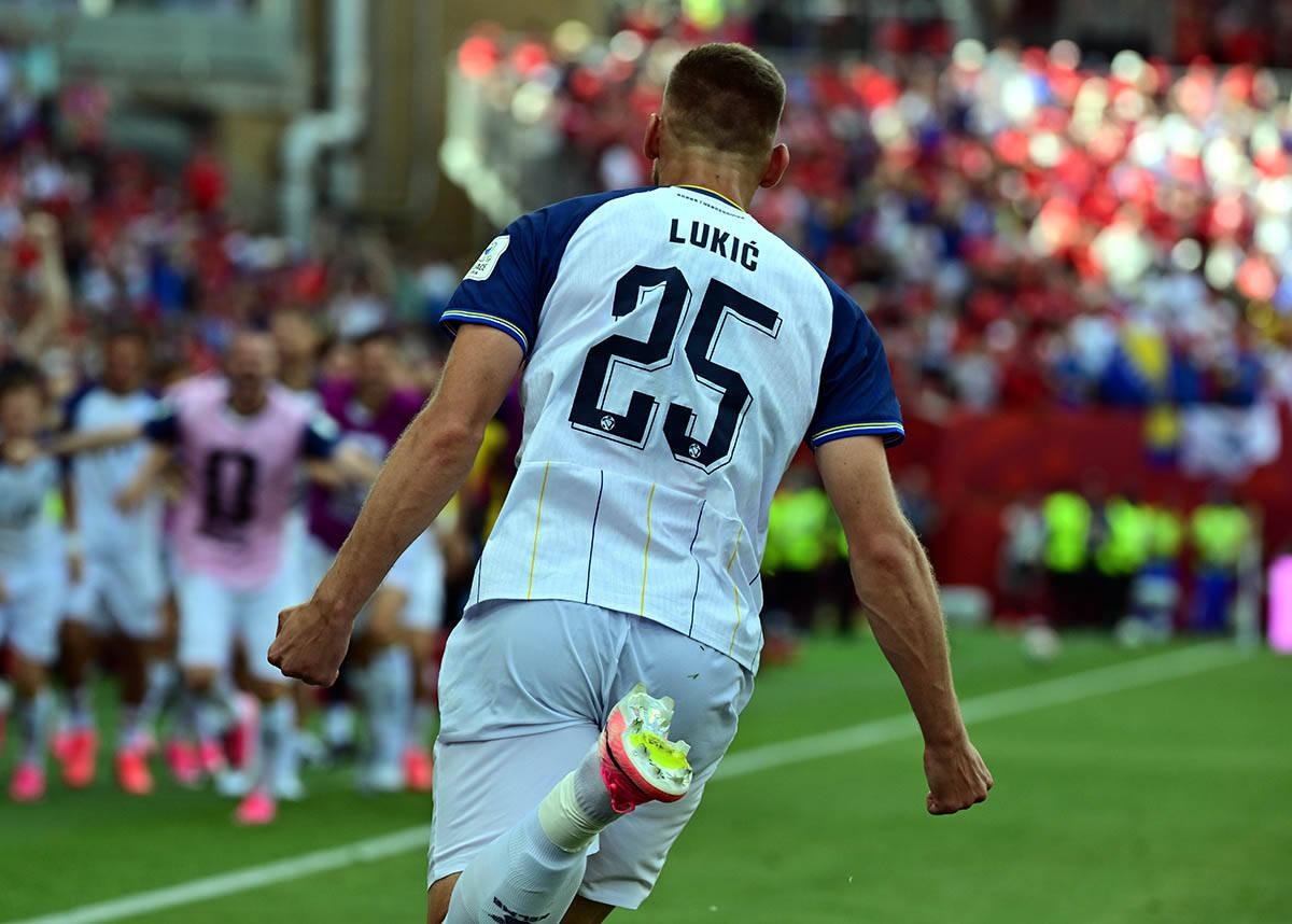 Jovo Lukić slavi gol za BiH