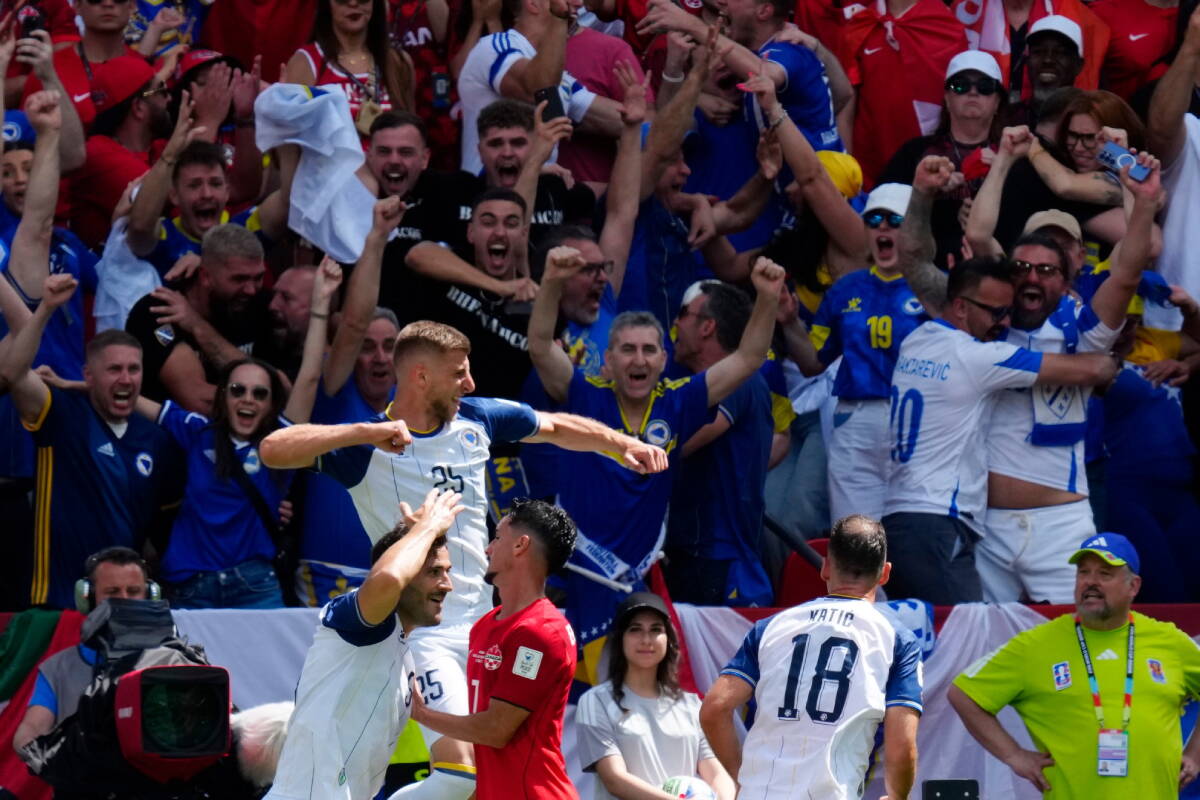 Jovo Lukić slavi gol za BiH na svetskom prvenstvu