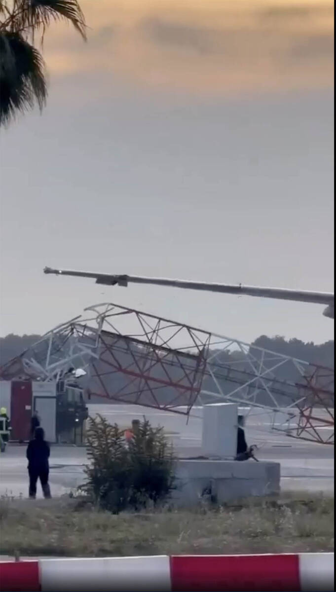 Avion udario u radarsku konstrukciju na aerodromu u Turskoj 4.jpg