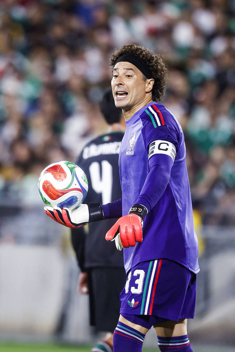 Guillermo Ochoa (8).jpg