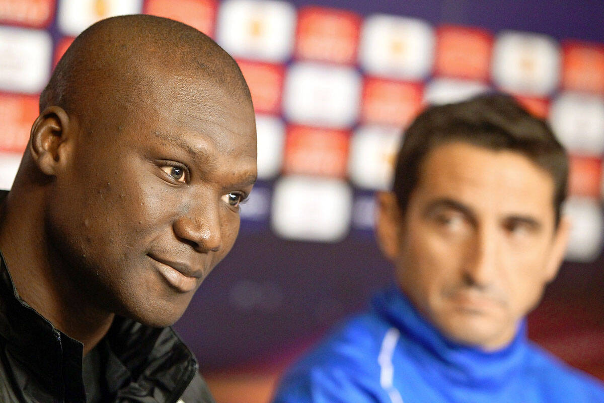Papa Bouba Diop (7).jpg