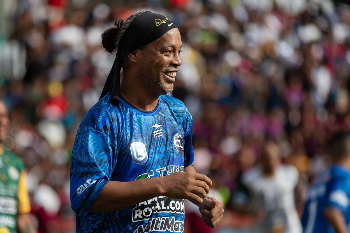Ronaldinjo se smeje na humanitarnoj utakmici u Venecueli