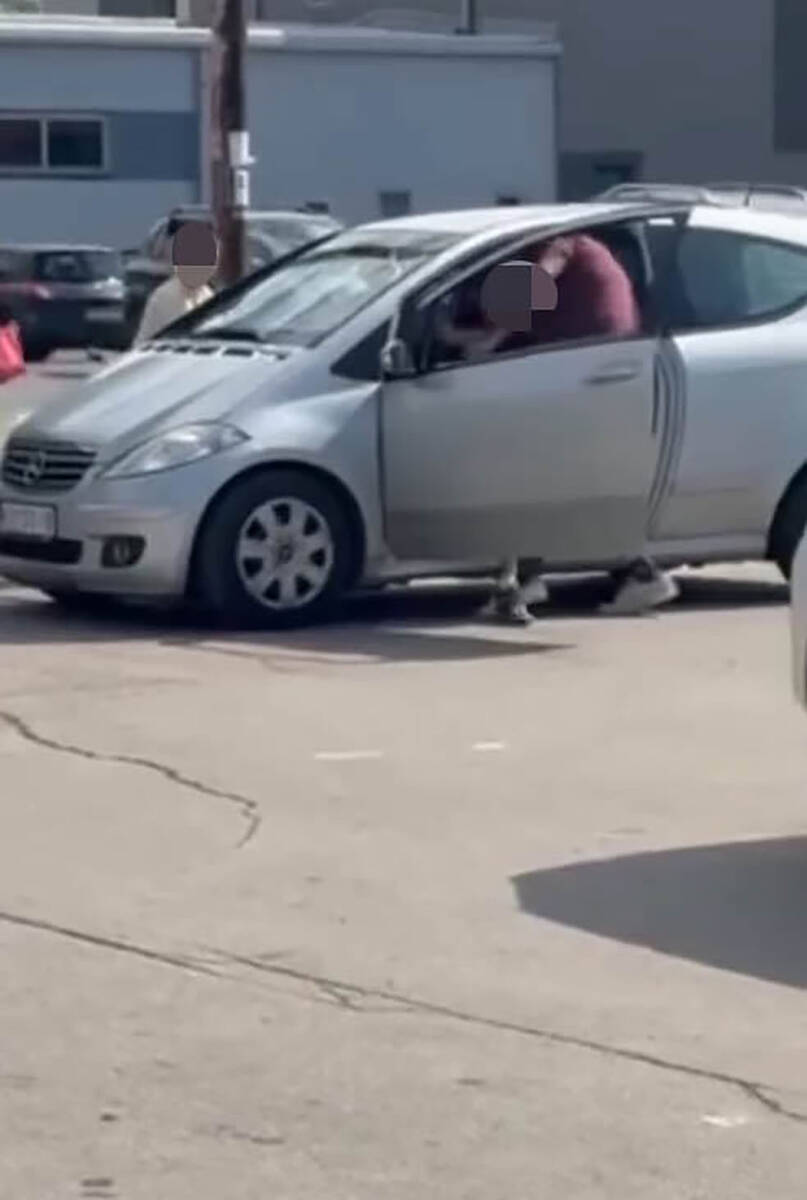 Muškarac uveo dete u auto i udarao ga u Kruševcu (6).jpg