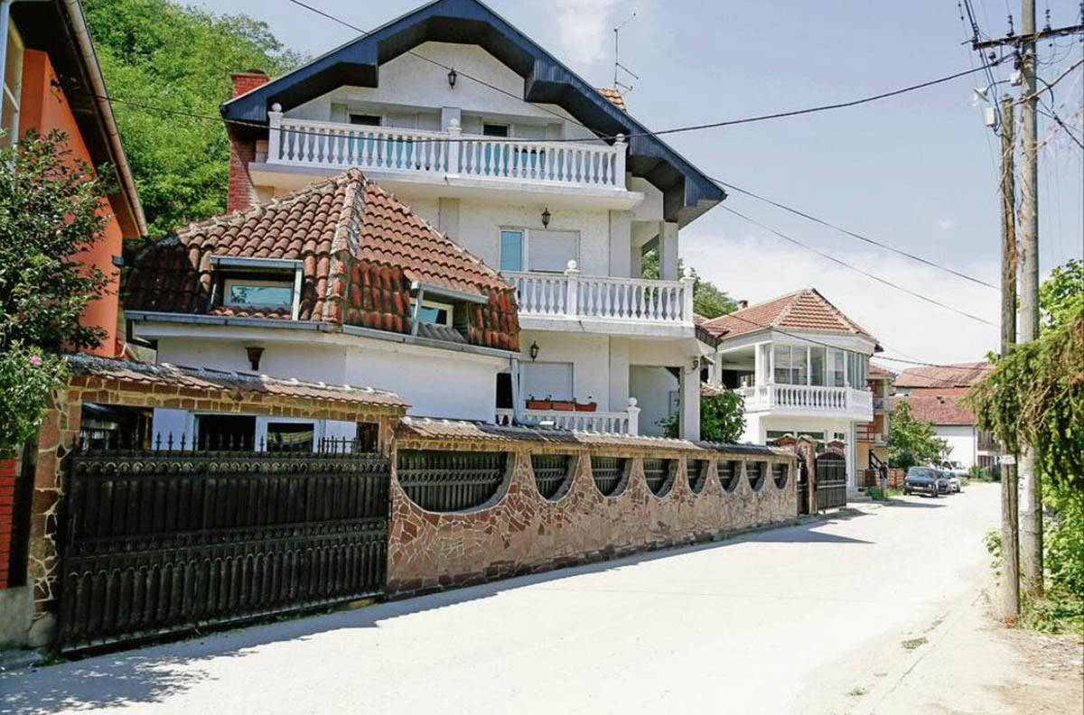 Ceca Ražnatović - kuća u Žitorađi (3).jpg