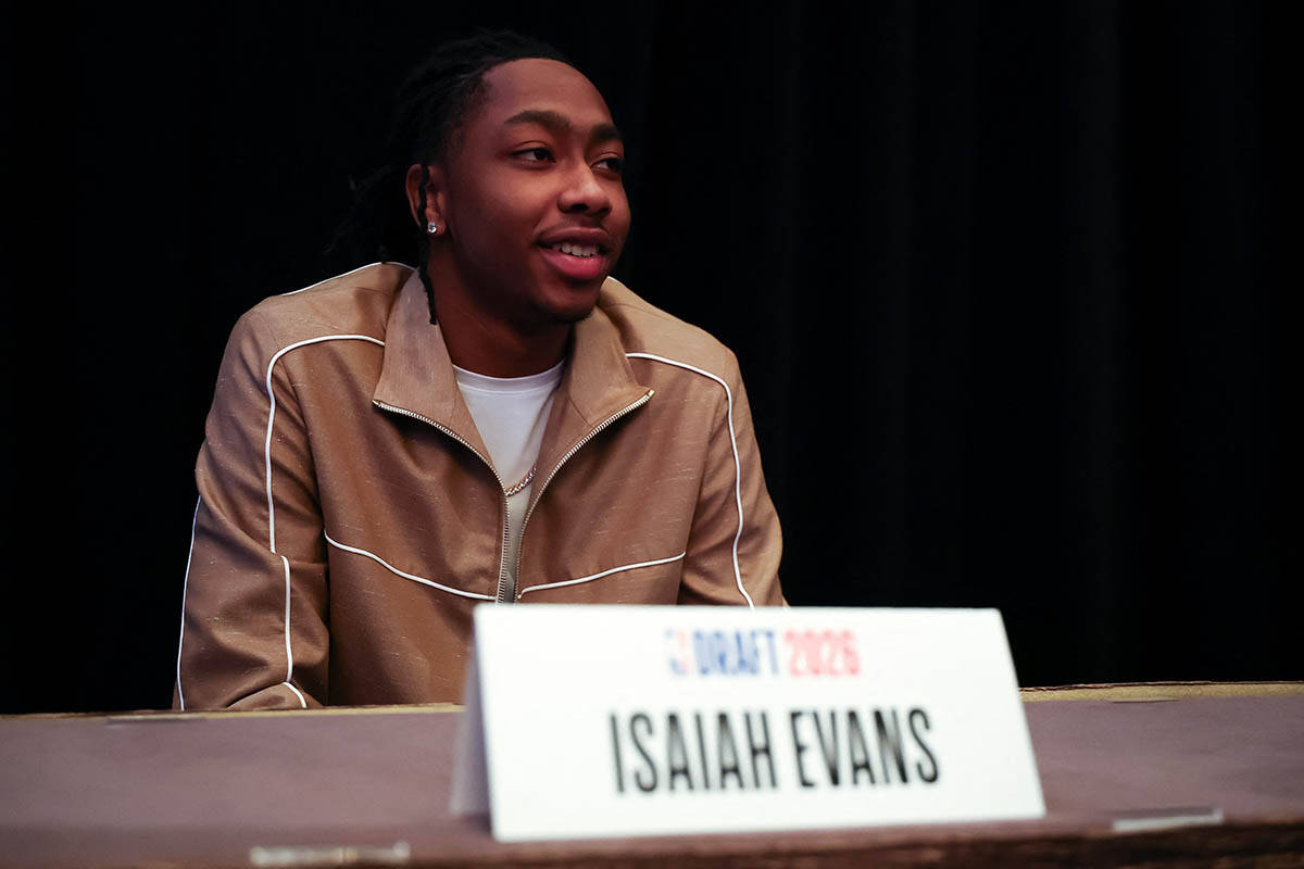 Ajzeja Evans daje intervju na NBA draftu
