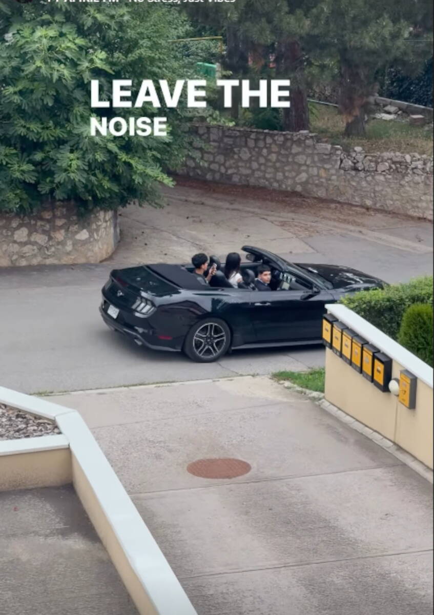 Tanja Savić sin matura auto2.jpg