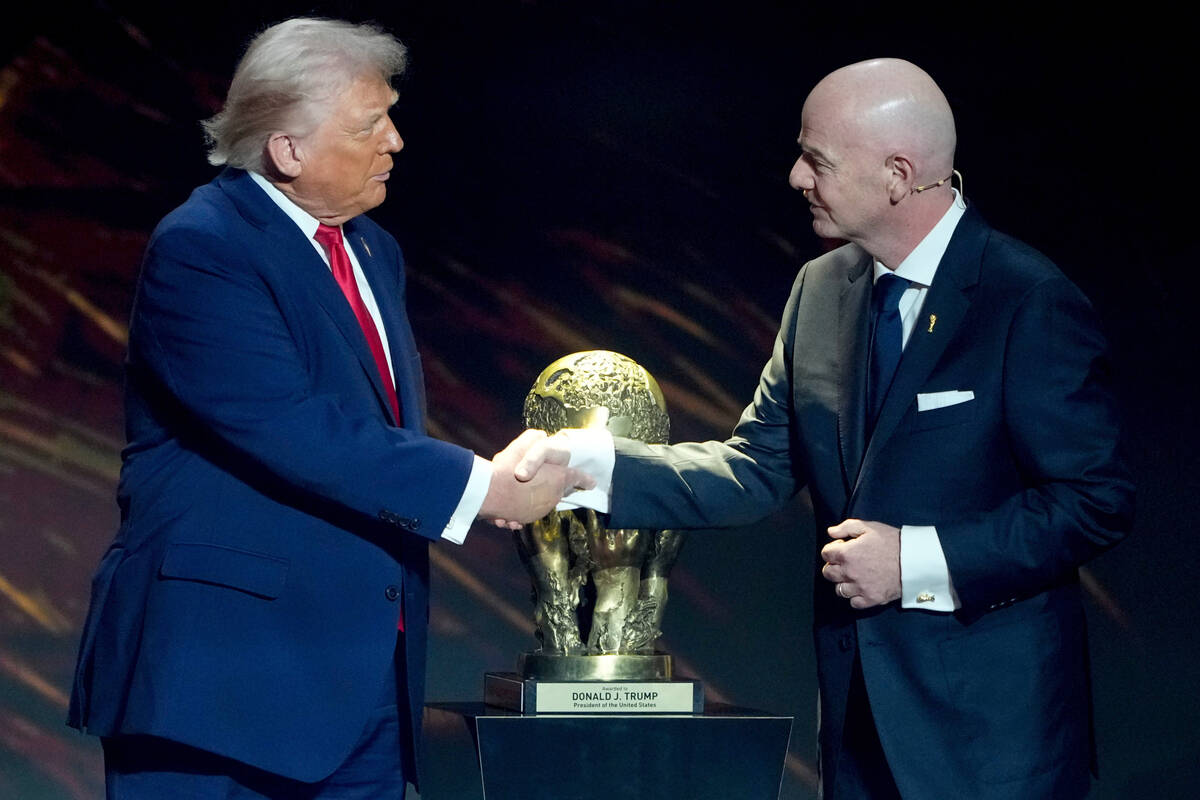 Donald Tramp i Đani Infantino