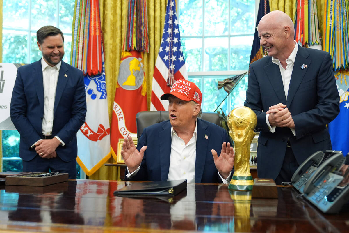 Donald Tramp i Đani Infantino