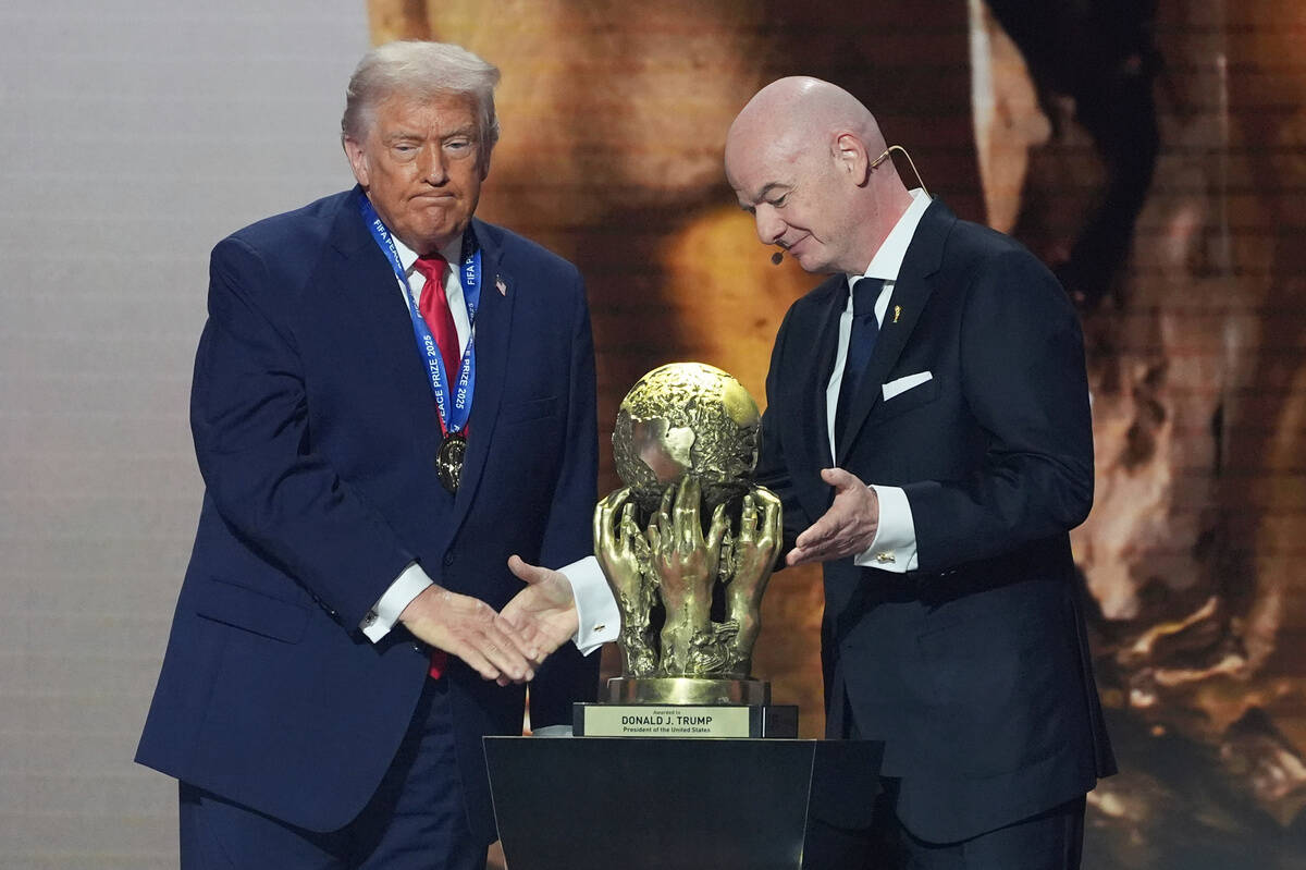 Donald Tramp i Đani Infantino