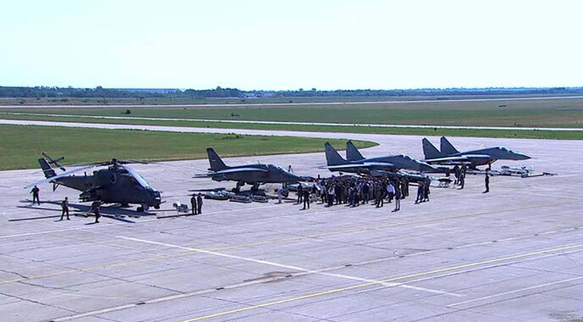 Vučić vojni aerodrom Batajnica (4).jpg