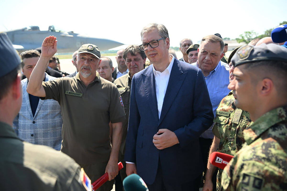 Vučić predstavio novo srpsko oružje (6).jpg