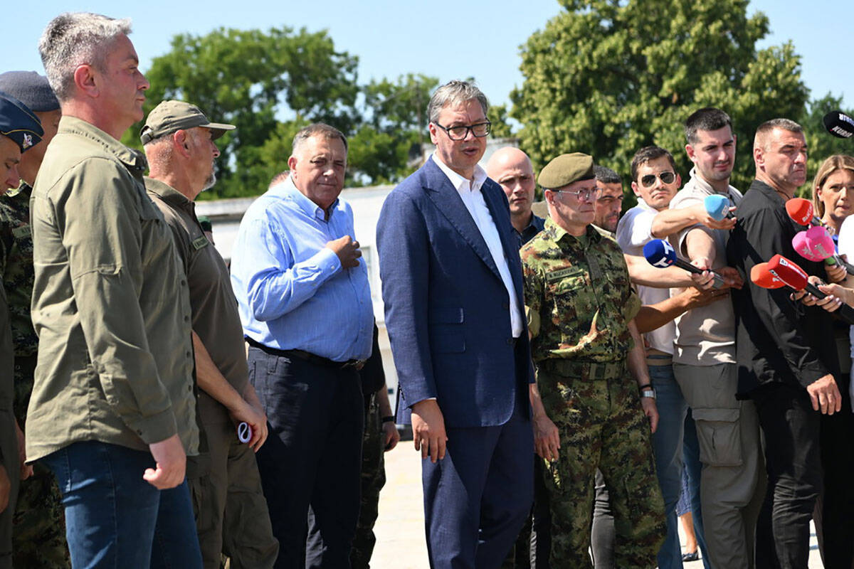 Vučić predstavio novo srpsko oružje (16).jpg