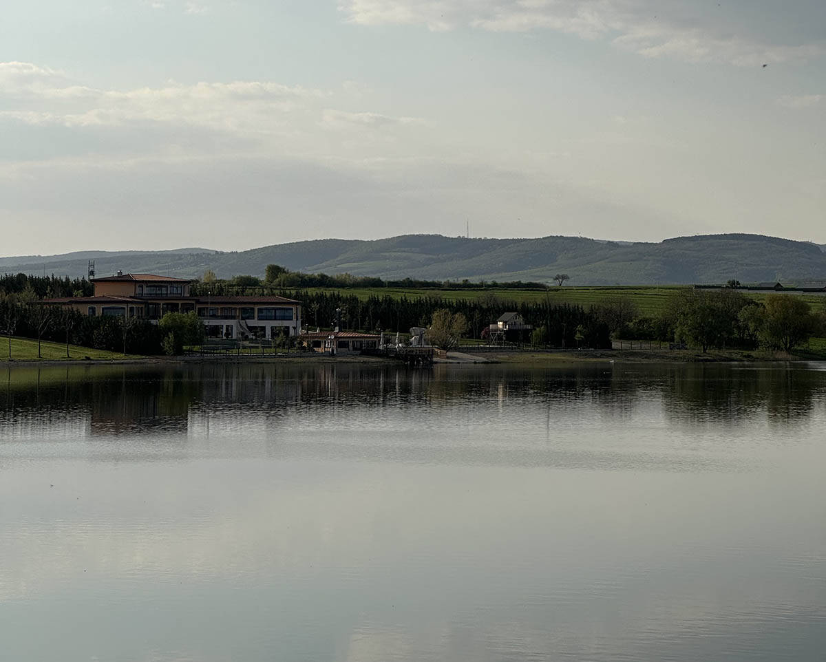 Pavlovačko jezero - hacijenda Novaka Đokovića (1).jpg