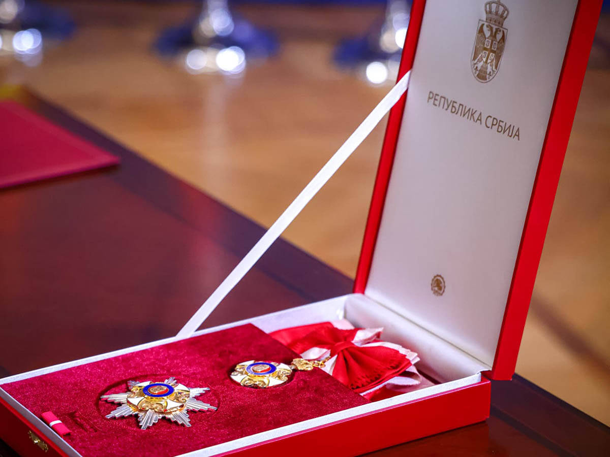Orden Karađorđeve zvezde prvog stepena i Krst za vojne zasluge sa žutom trakom Kraljevine Španije  (4).jpg