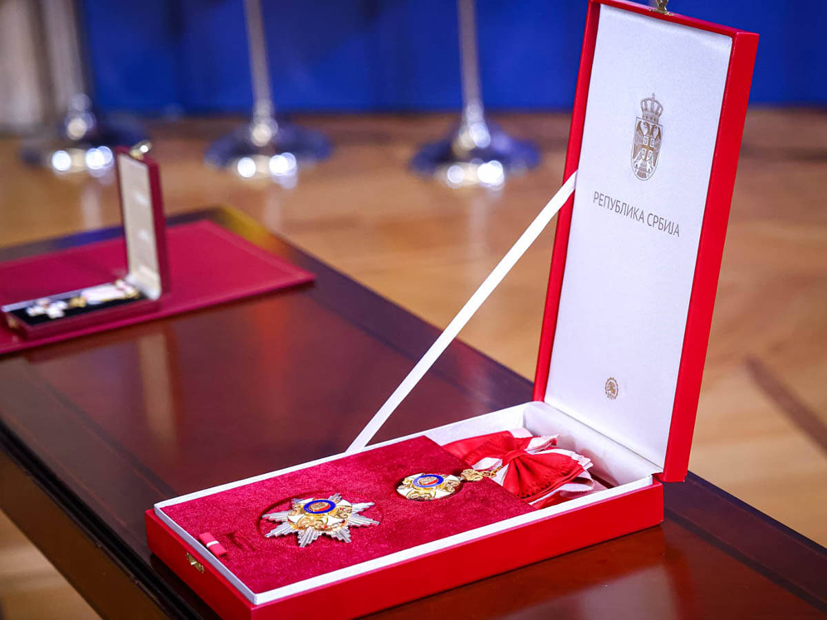 Orden Karađorđeve zvezde prvog stepena i Krst za vojne zasluge sa žutom trakom Kraljevine Španije  (5).jpg