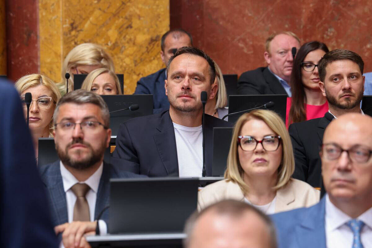 Vanredno zasedanje Skupštine (3).jpg