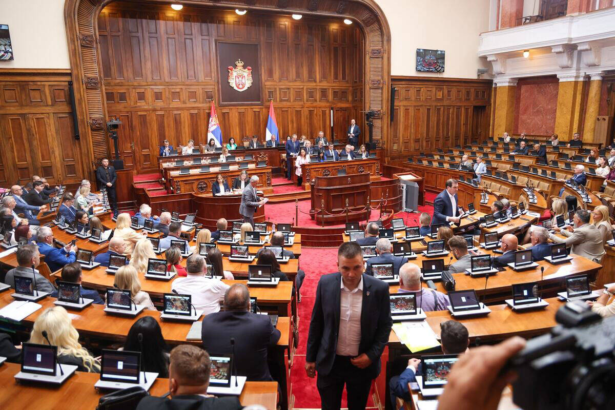 Vanredno zasedanje Skupštine (10).jpg