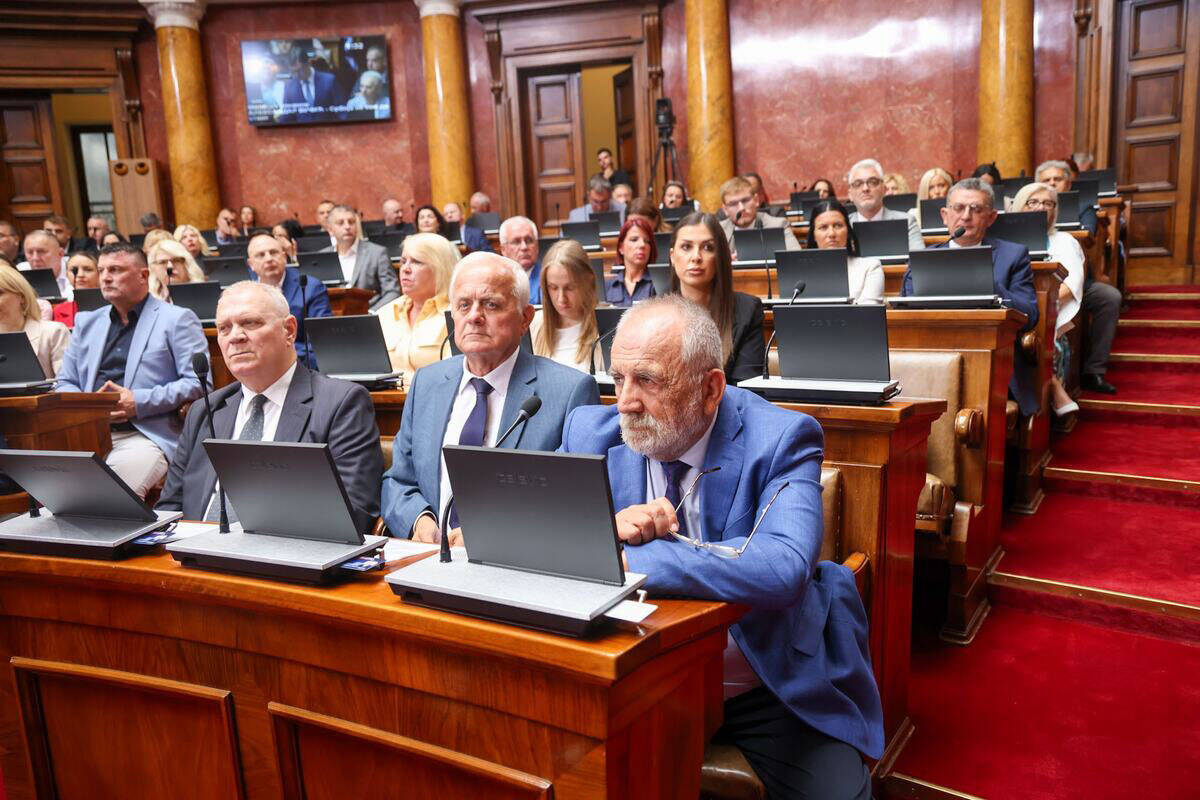 Vanredno zasedanje Skupštine (12).jpg