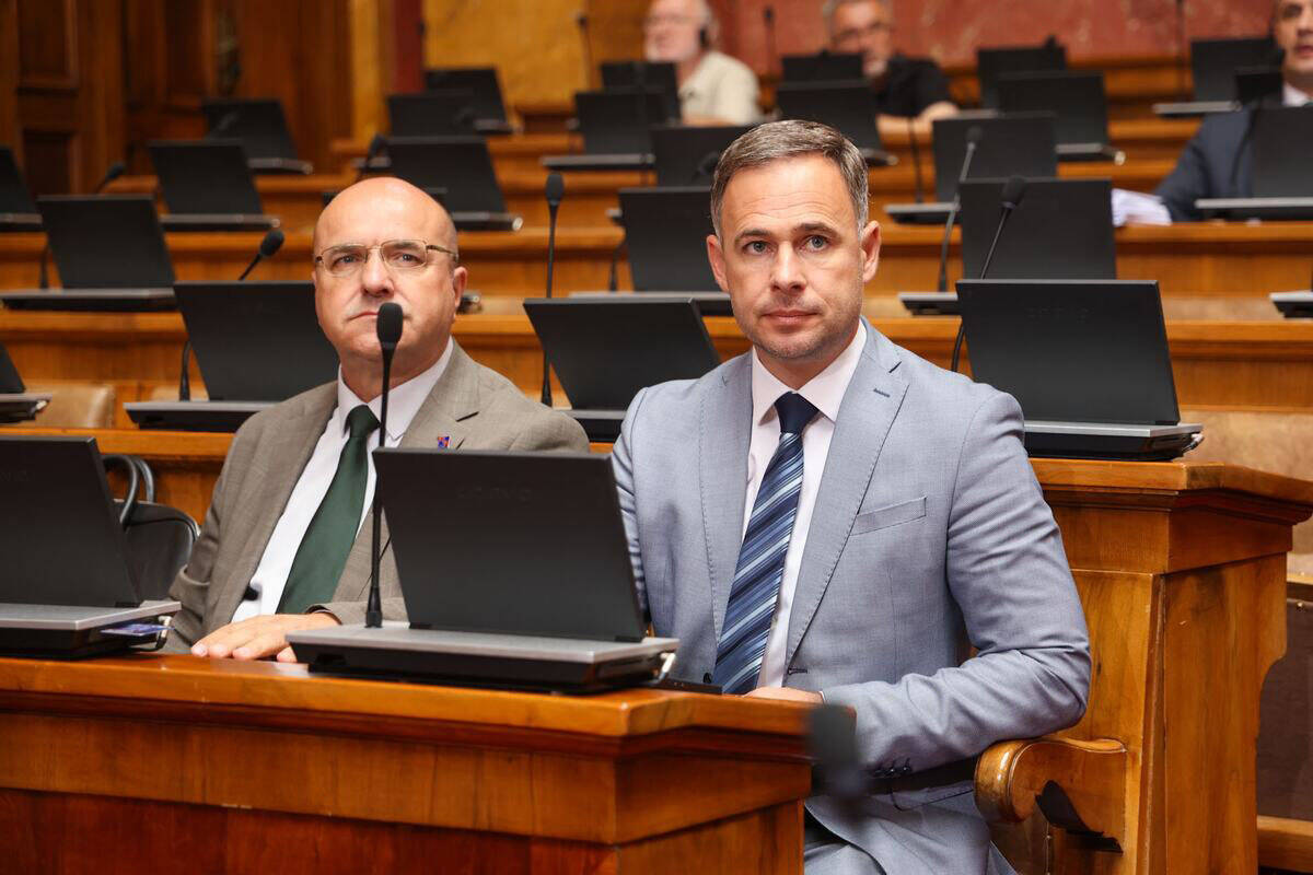 Vanredno zasedanje Skupštine (13).jpg