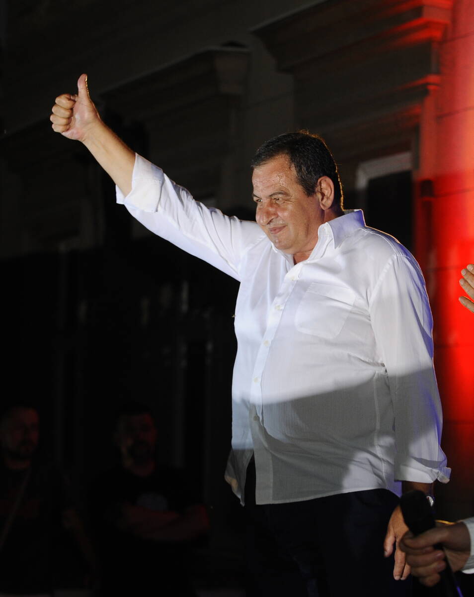 Rodoljub Milić Giba na balkonu Skupštine na godišnjicu Atine 1995