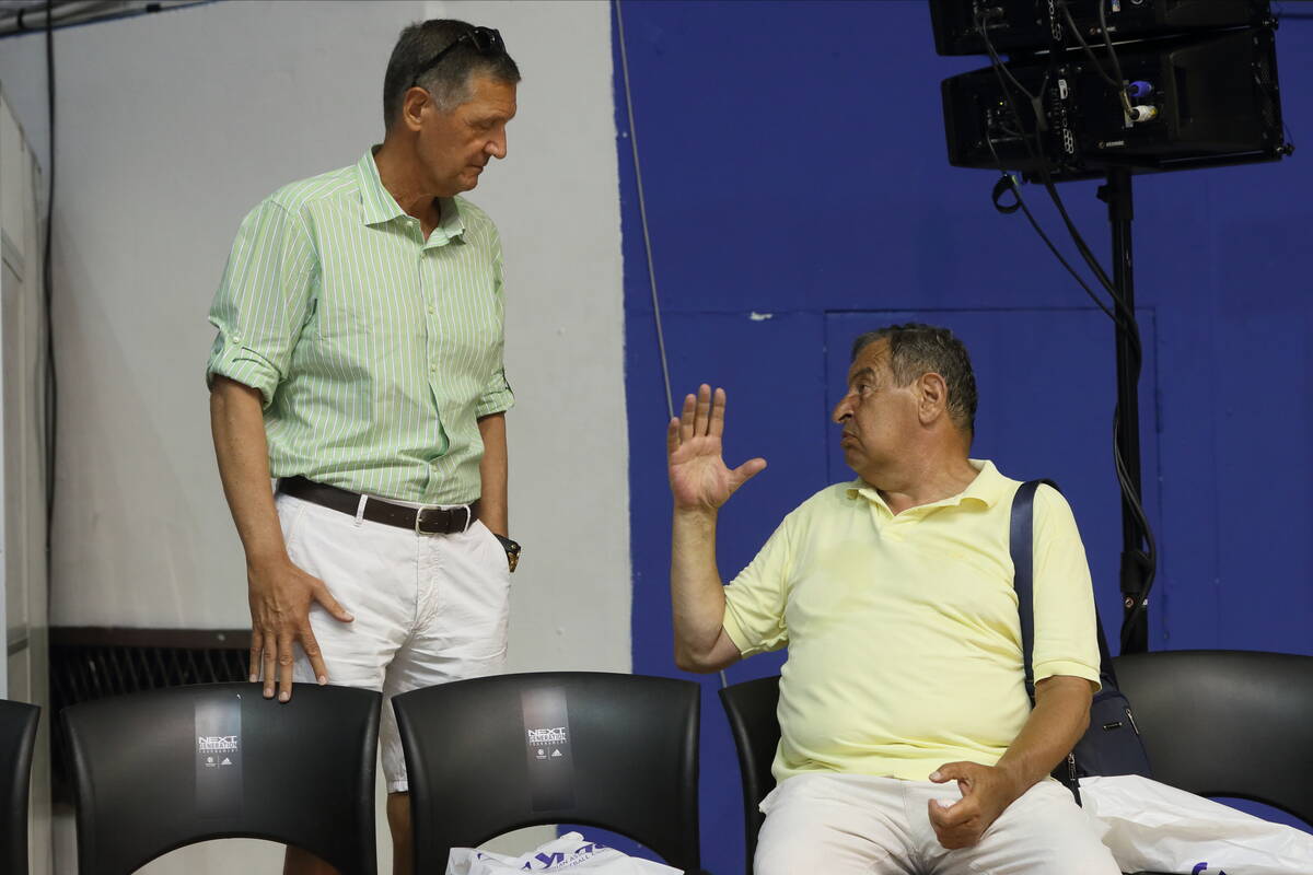 Rodoljub Milić Giba i Marin Sedlaček u razgovoru u Hali sportova