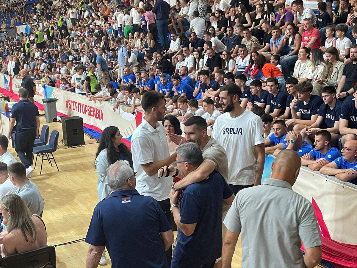 Ognjen Dobrić sa povredom ruke u Pioniru (4).jpg