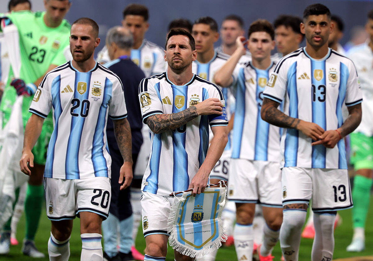 Lionel Mesi izvodi tim Argentine na utakmicu