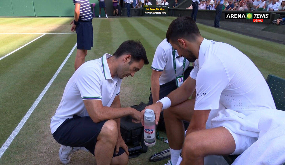 Novak Ðoković tražio lekarsku pomoć