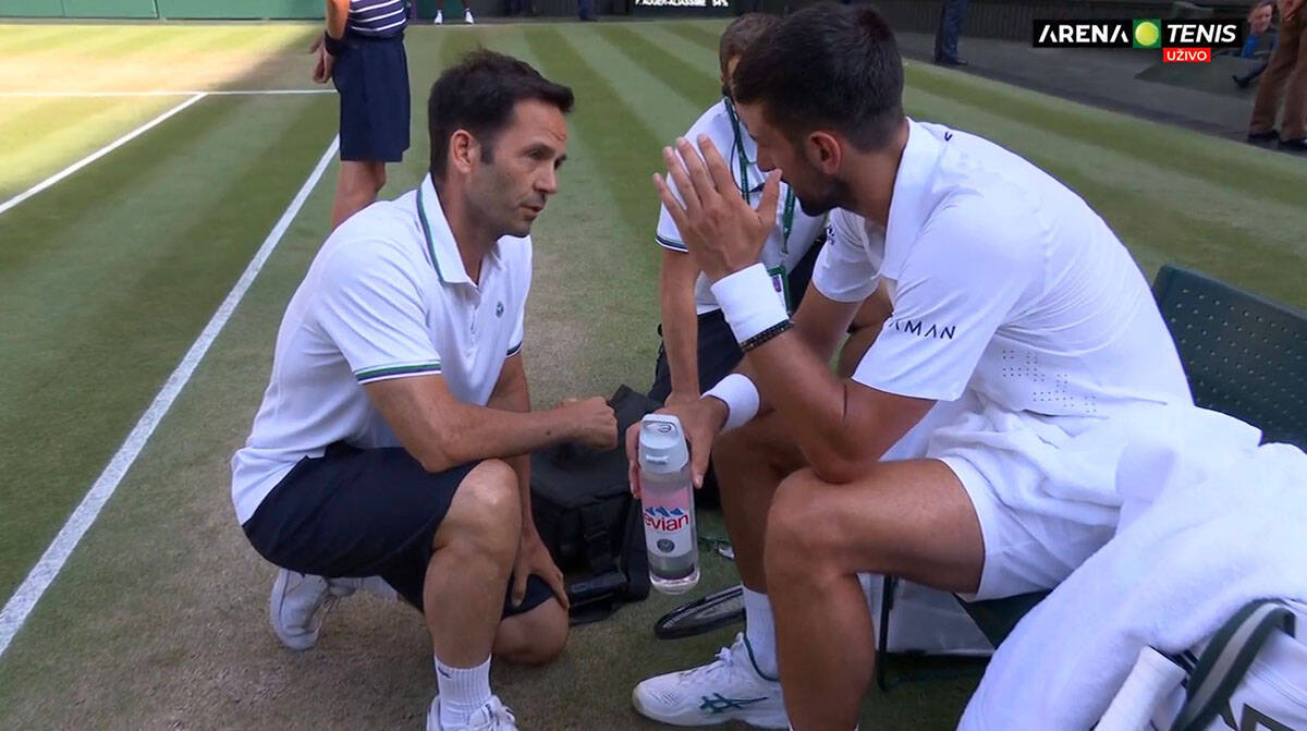 Novak Ðoković tražio lekarsku pomoć